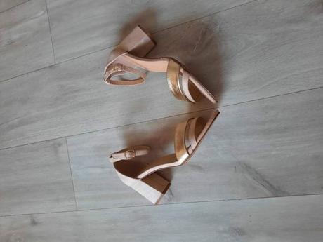 Semišové sandále, 39