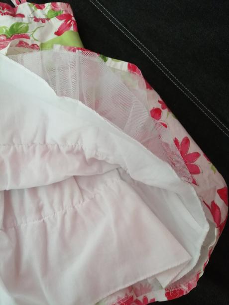 Slavnostne saty so spodnickou, 104