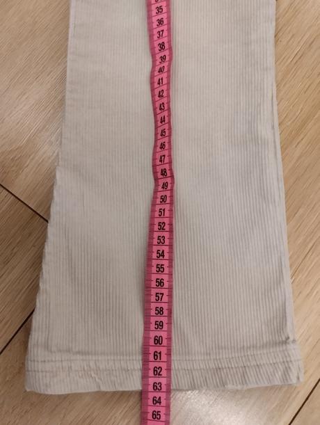 Menčestrové nohavice, 104