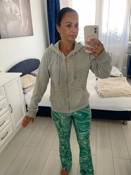 Mikina fb sister, new yorker,s