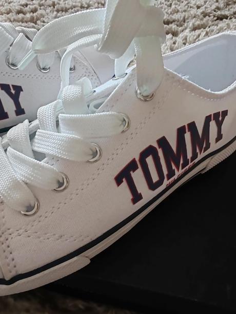Biele tenisky th, tommy hilfiger,32