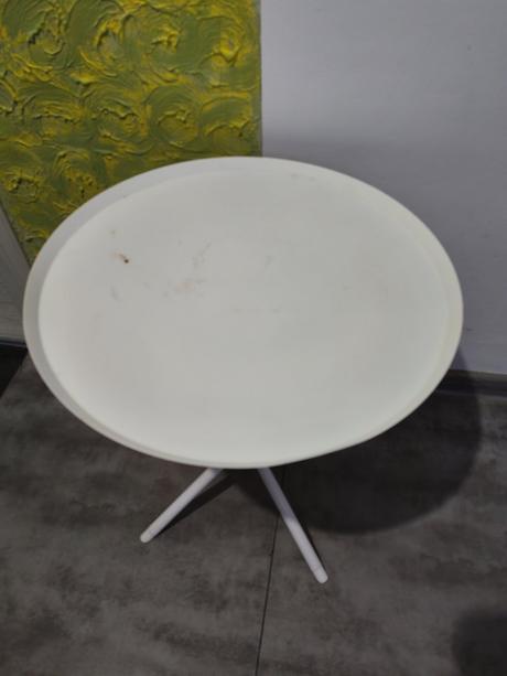 Stolík biely, 