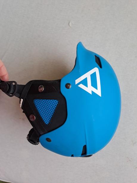 Lyžiarska prilba, s