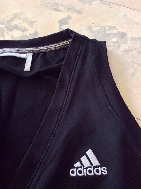 Tričko adidas, s