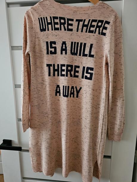 Kardigan s nápisom, 