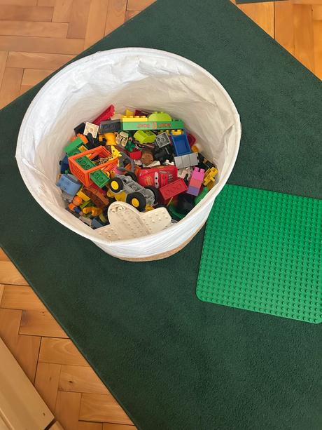 Lego duplo ( vyše 6kg),