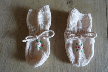 Capačky s ružičkou, 17