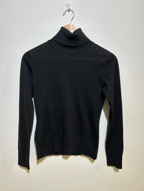 Čierny rolák z vintage merino vlny, s