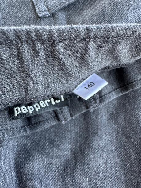 Tmavosivé nohavice, pepperts,140