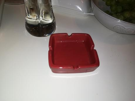 Keramický popolnik,