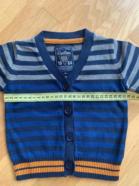 Svetrík na gombíky pre fešáka, 74