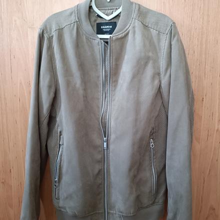 Bomberka z brúsenej kože, pull&bear,m