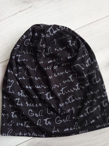 Nákrčník a čiapka v 1, 