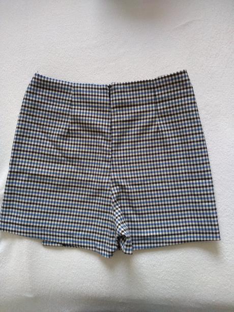 Kraťasy alebo šukňa, bershka,36