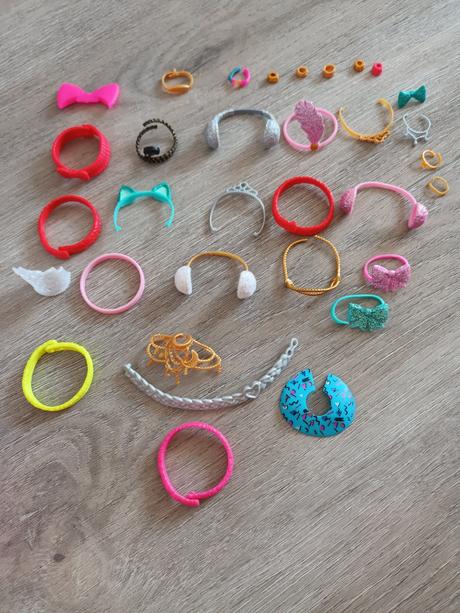 Bábika lol aj s oblečením a doplnkami, 