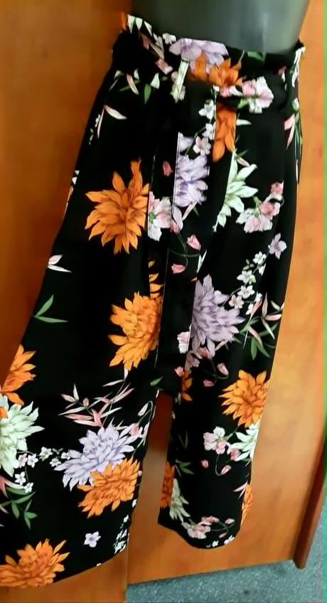Predám letné 3/4 nohavice stradivarius veľ.xs, stradivarius,xs