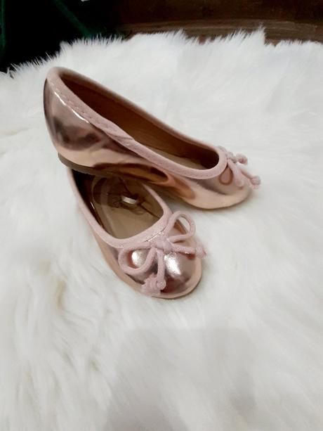 Zlatoružové sandalky, reserved,23