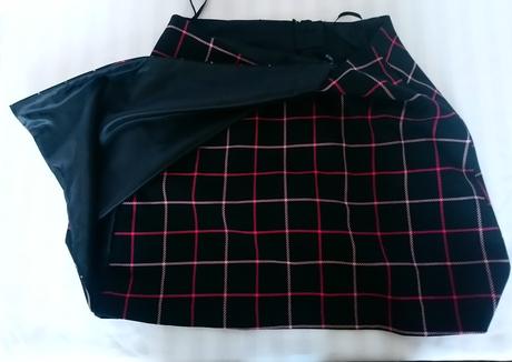 Dámska krátka čierna sukňa s farebnými pásikmi f&f, f&f,s