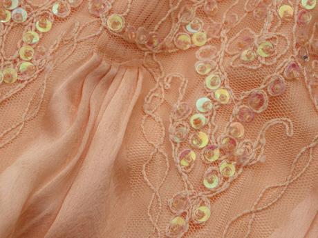 Velmi pekny slavnostny top, 40