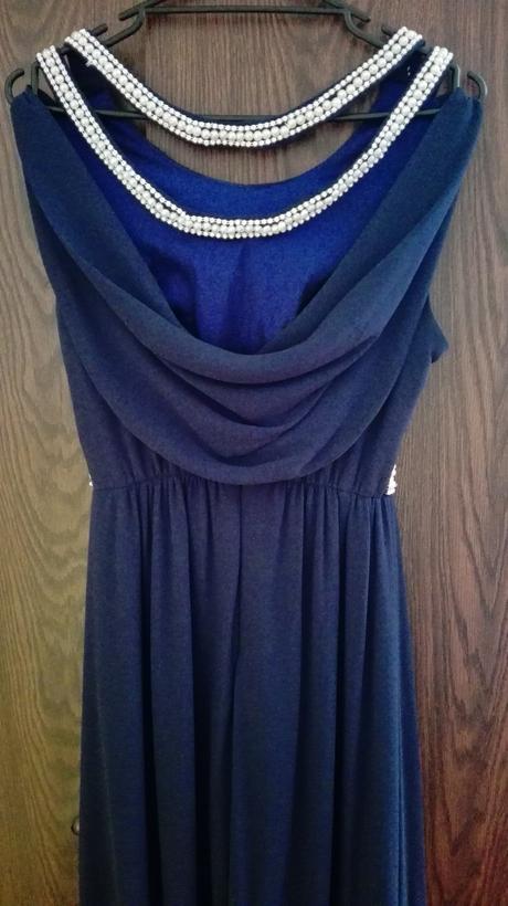 Tmavomodré dlhé šaty s perličkami, 38