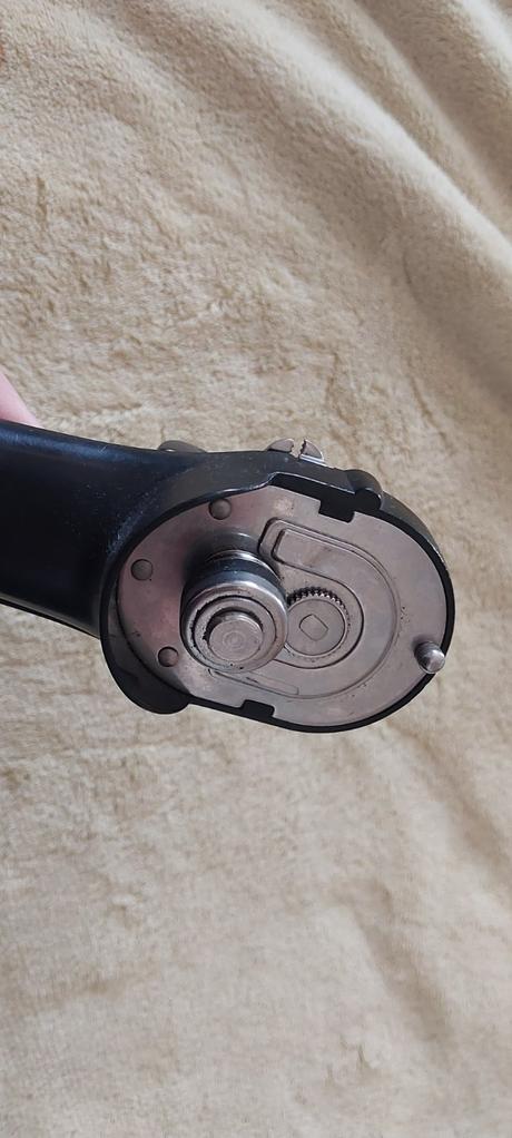 Otvatac na konzervy znacky a la casa,