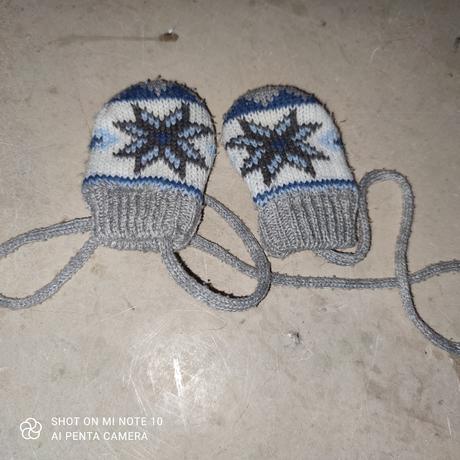 Čiapky a rukavice, 122