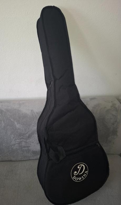 Gitara s púzdrom,