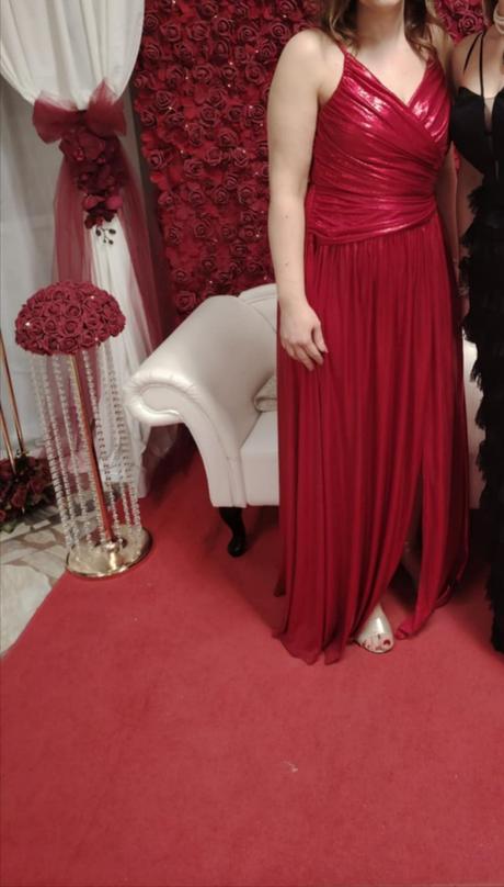 Červené spoločenské šaty, l