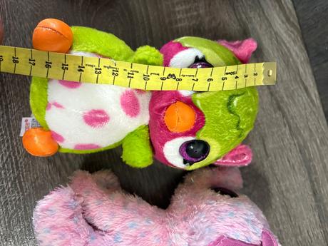 Ty dievcenske plysove hracky s velkymi očami,