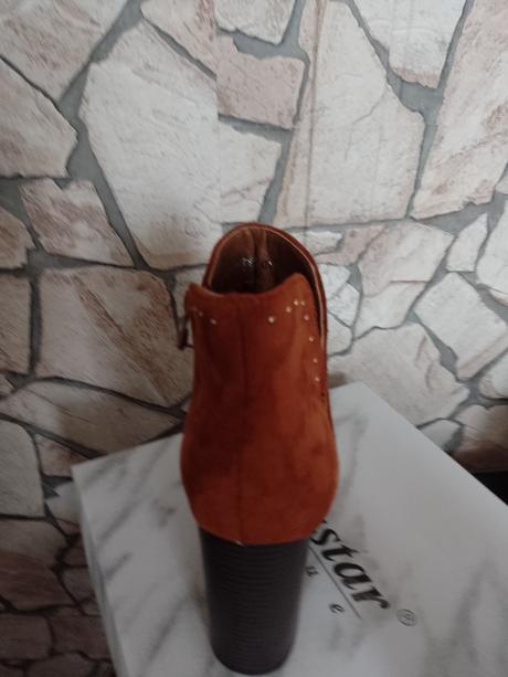 Kotníkové topánky, 37