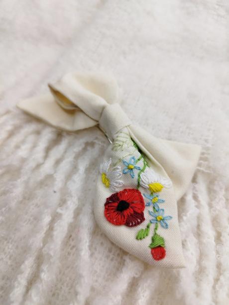 Masličky na sponke s výšivkou, 