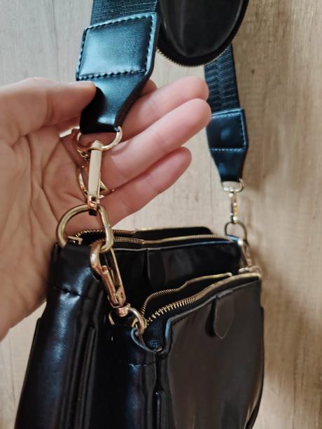 Čierna trojkabelka, 