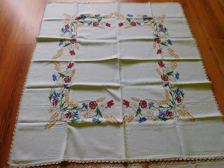 Vidiecký -ručne vyšívaný set obrusov-122x135cm,, 