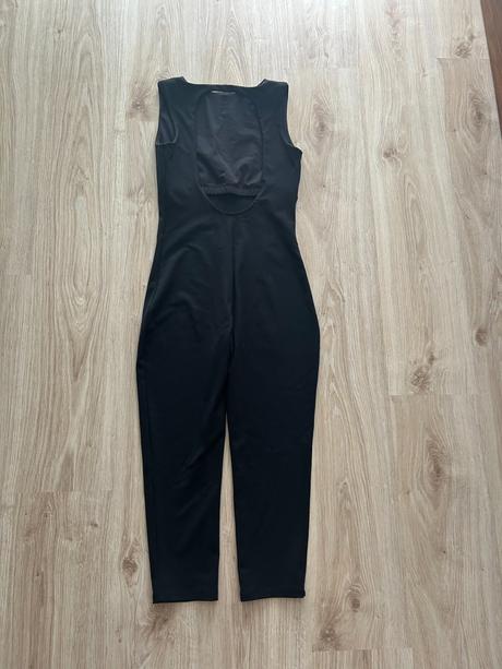 Skvelý overal značky oysho, pc 80 eur, m