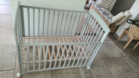 Detská postieľka 120x60 s odnímateľnou bočnicou, šírka (cm): 60,dĺžka (cm): 120