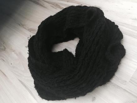 Čierny šál okrúhly,