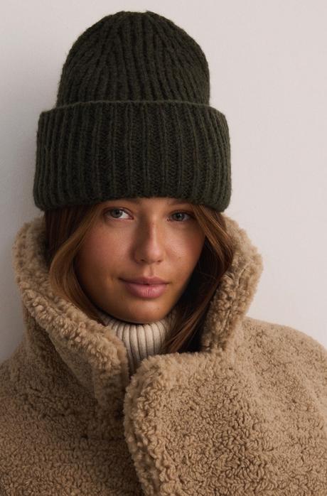 Čiapka s obsahom vlny, reserved