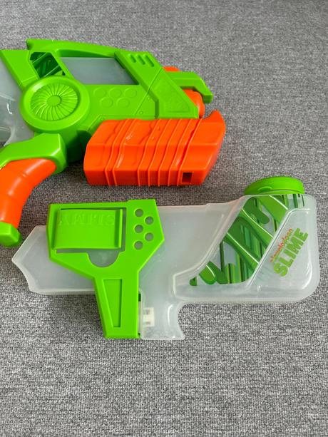 Pištoľ na sliz alebo aj vodu,