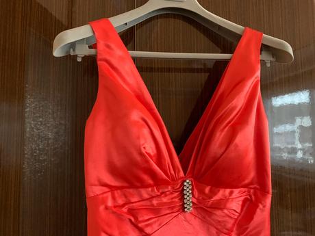 Koralovo červené šaty, morgan,38