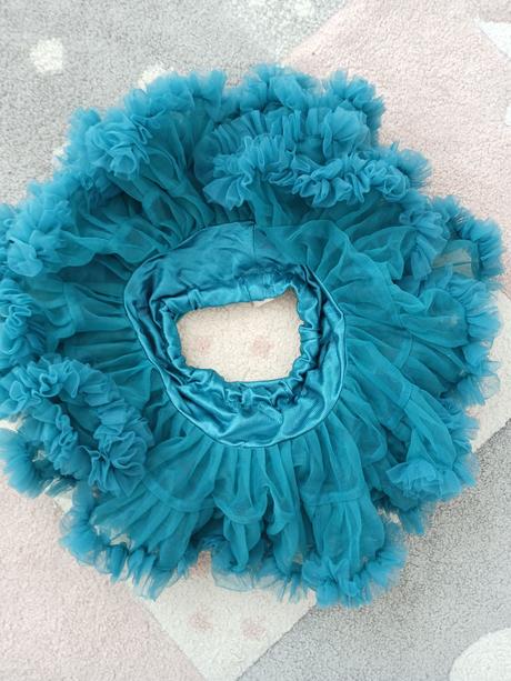 Smaragdova tutu sukna, 98