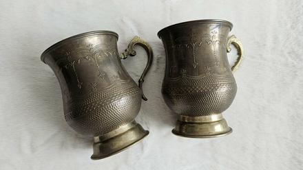 Pár zdobených mosadzných džbánov / pohárov, orient, 
