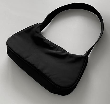 Asos malá čierna nylonová kabelka na plece/rameno, 