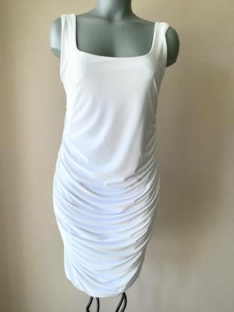 Šaty prettylittlething/q3, 40