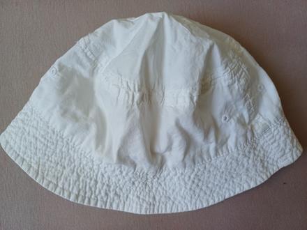 Biely klobúčik, 104