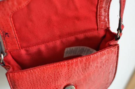 Červená kabelka, mango