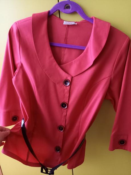 Komplet  lesklá blúzka s opáskom+ sukňa, 42