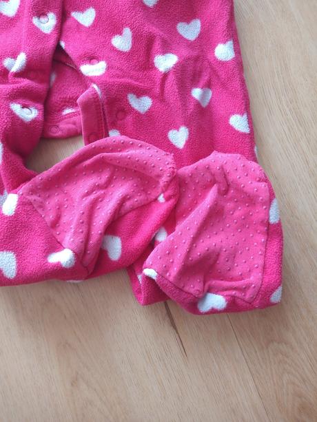Flísový overal so srdiečkami, 86