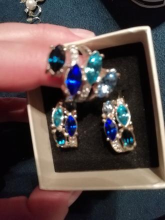 Postriebrene nausnice, prsten, 