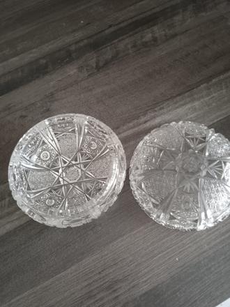 Krištáľova bonbonierka,