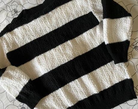 Teplý pletený pulóvrik s aplikáciou italy v. s/m, s